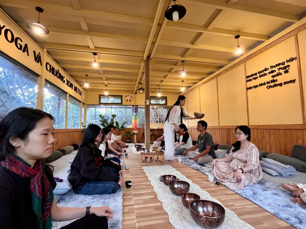 Buổi tắm âm thanh tại Metta Singingbowl